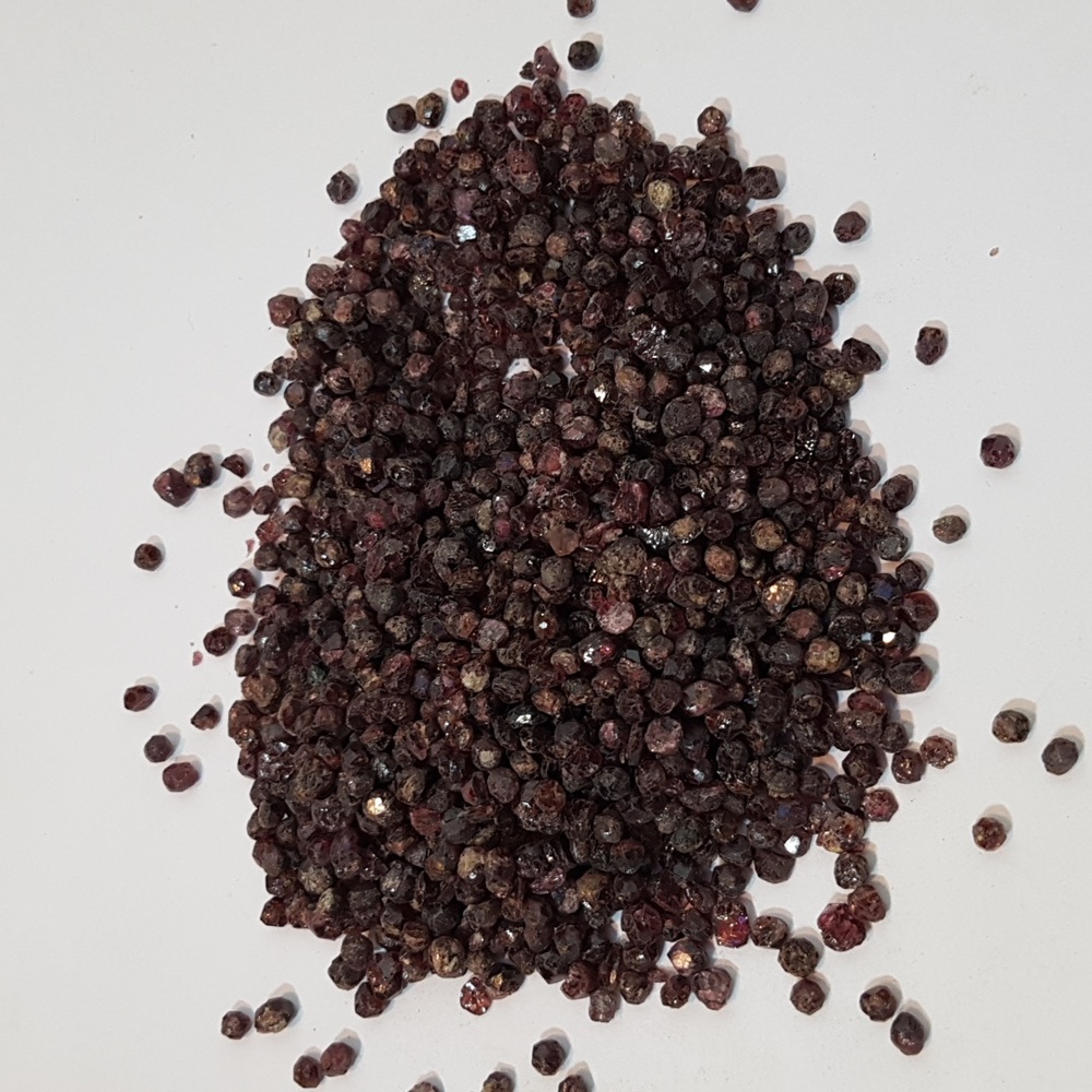 596ct red garnet crystal lot from baluchistan
